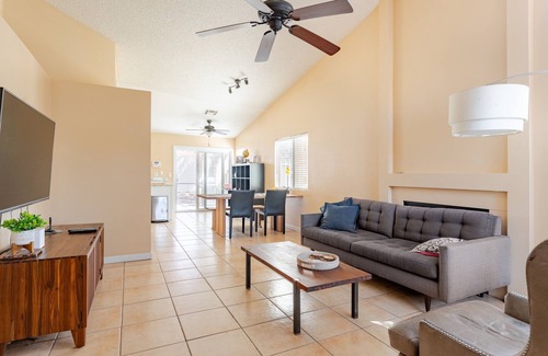 Desert Shores House | Tranquil Lakeside Escape: Your Ideal Getaway from the Vegas Strip!