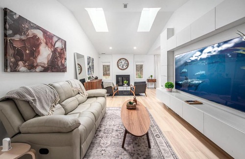 Durham House | Tranquil Light-Filled Retreat 3BR Ranch
