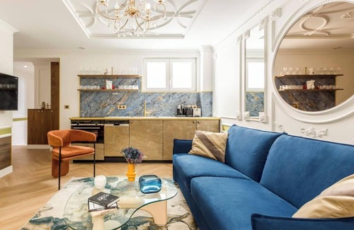 Saint-Victor Apartment | TRANQUIL LUXURY LIVING NEAR NOTRE DAME: RUE DES BOULANGERS, PARISIAN ICON