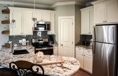 Springtown House | Tranquil Modern Cottage with Deck & Fire Pit - Gateway to Eagle Mountain Lake & Fort Worth