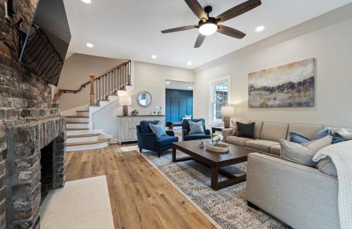 Maryville House | Tranquil Mountain Escape Luxurious 5-Bedroom Farmhouse with Pool