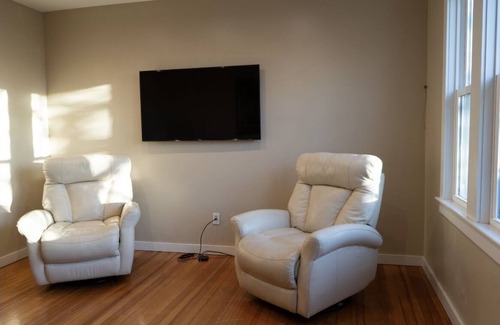 Brooklawn - St. Vincent Apartment | Tranquil North End Bridgeport Luxe 2 Bdr unit