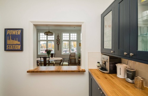 Ferndale Apartment | Tranquil Oasis by Pop Brixton by UnderTheDoormat