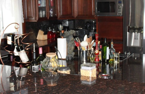 Monument House | Tranquil Palmer Divide Residence-Sleeps 10 in beds, family friendly, clean.