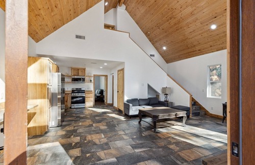 Pine Mountain Club Cabin | Tranquil Pine Mountain Retreat 3 Bedroom Cabin by RedAwning
