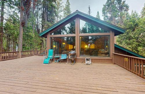 Shaver Lake House | Tranquil Pines Retreat