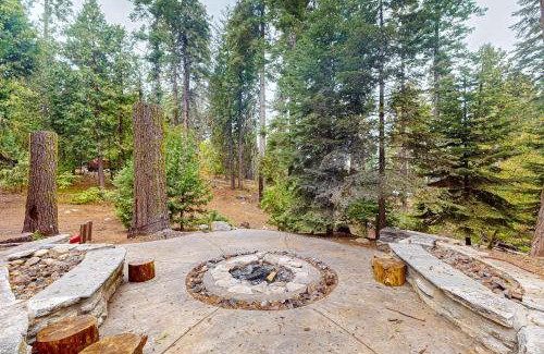 Shaver Lake House | Tranquil Pines Retreat