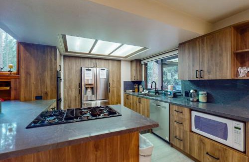 Shaver Lake House | Tranquil Pines Retreat