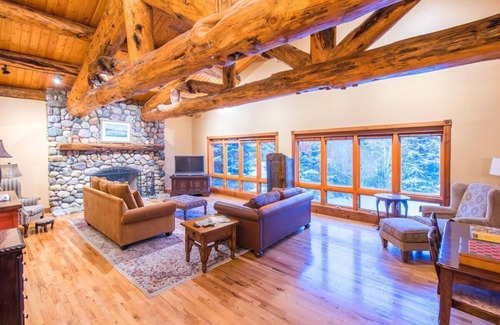 Alta House | Tranquil Pines Retreat ⁓Large Hot Tub ⁓