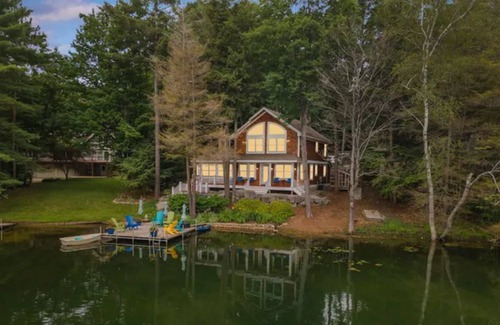 Gaylord Cottage | Tranquil Private Lakefront 4BD Cottage with All Seasons Outdoor Hot tub