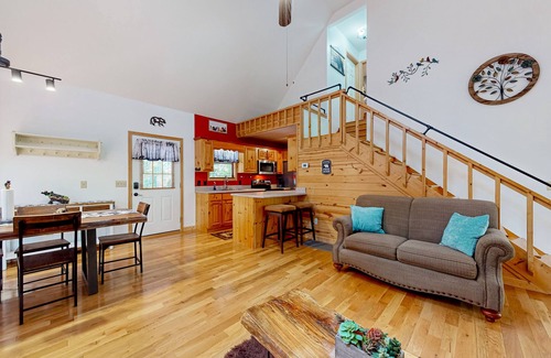 Blairsville Cabin | Tranquil & quiet cabin getaway with firepit, deck, fireplace, game room, & W/D