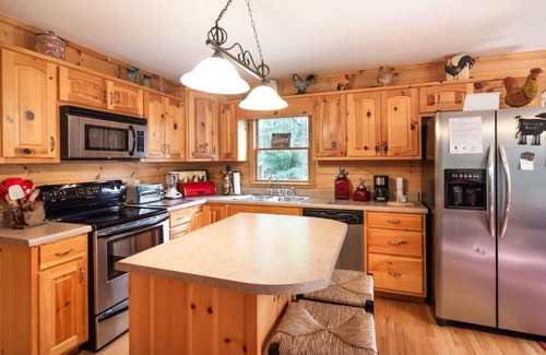 Ellijay Cabin | Tranquil Retreat: 2-Bedroom Cabin on a Deer Trail
