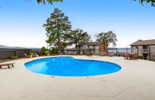Lake Hamilton Apartment | Tranquil Retreat