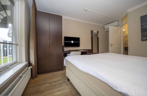 Edelstenenbuurt Hotel | Tranquil Retreat with Free Parking, Breakfast & Walking/Cycling Routes