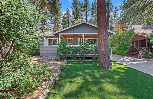 Big Bear City House | Tranquil Retreat with Fenced Backyard, Hot tub & Bar