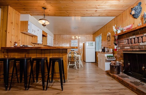 Big Bear House | Tranquil Retreat with Fenced Backyard, Hot tub & Bar
