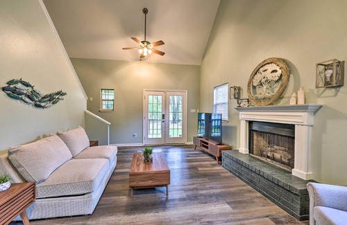 Mid America House | Tranquil Retreat with Dock on Lake Hamilton!