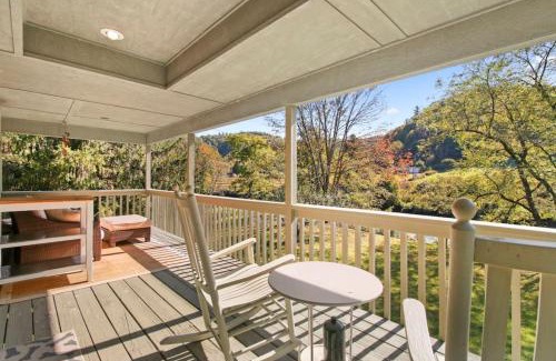 West Jefferson House | Tranquil Riverfront Living at Sasquatch Cabin!