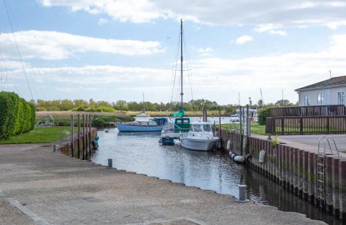 Christchurch House | Tranquil Riverside Lodge