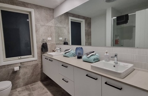 Dolphin Point House | Tranquil seaside escape with room for the entire family!