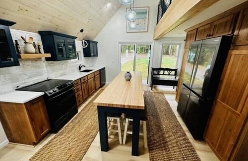 Rogers City House | Tranquil Shores Lake Huron Beachfront-Modern and Luxurious