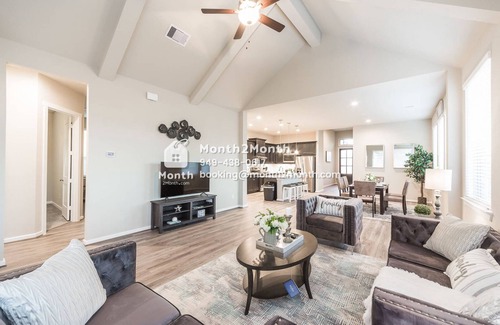 Sienna Plantation House | Tranquil Stay on Crossing Oak #40872