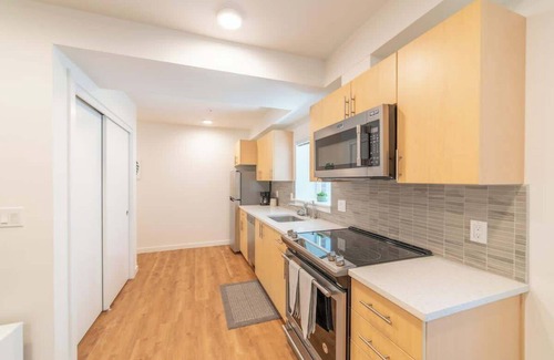 Broadway Condo | Tranquil Studio with City Views Seattle