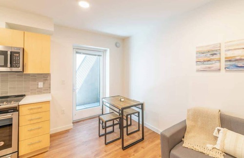 Broadway Condo | Tranquil Studio with City Views Seattle