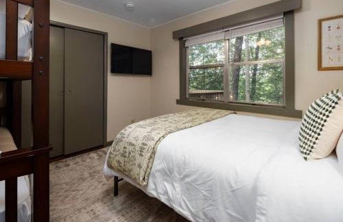 Dahlonega House | Tranquil & Stylish, Wineries, Hiking, 8min to Town