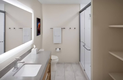 Macomb Hotel | Tranquil Suite Ideal for Extended Stays Macomb Attractions - Pet Friendly!