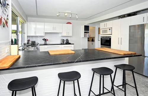 Buddina House | Tranquil Tides - 4B/R Buddina Waterfront Escape
