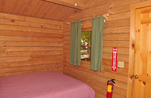 Sturgeon Bay Resort | Tranquil Timbers Cabin 11