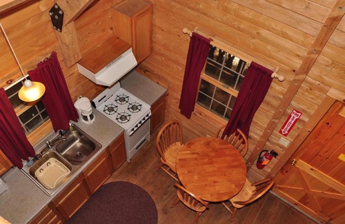 Sturgeon Bay Resort | Tranquil Timbers Deluxe Cabin 6