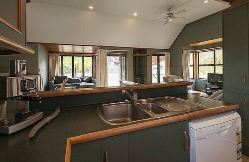 Arrowtown Cottage | Tranquil Tipperary - Arrowtown Holiday Home