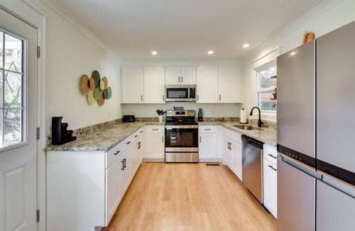 Travelers Rest House | Tranquil Travelers Rest Home w/Fire Pit!