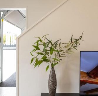 Trentham House | Tranquil Trentham Escape