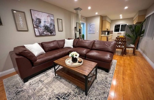 Montrose Apartment | Tranquil 2 Beds/2 Baths in the Heart of Montrose!