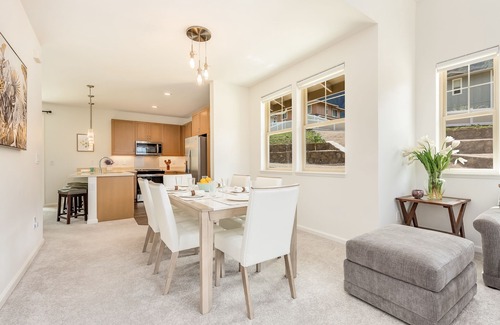 Makaha Valley House | Tranquil Vacation Home in Makaha Valley Near Beach w/Exterior Dining & Bbq
