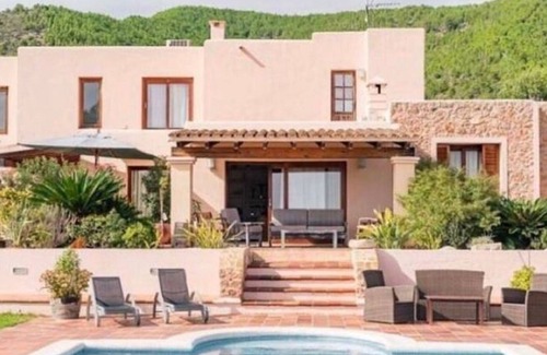 Ibiza Town Villa | Tranquil Villa in Ibiza with Swimming Pool