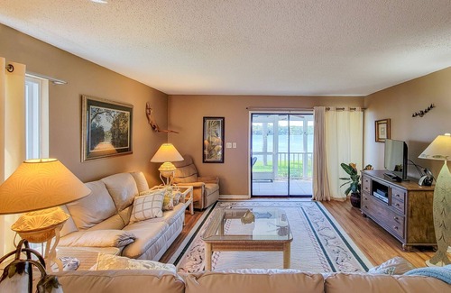 Welaka Condo | Tranquil Waters Retreat in Welaka