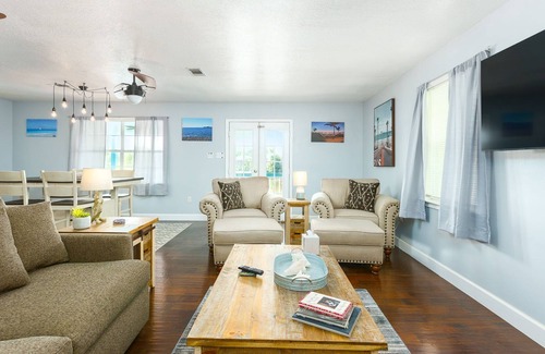Gulfport House | Tranquil Waterside Haven