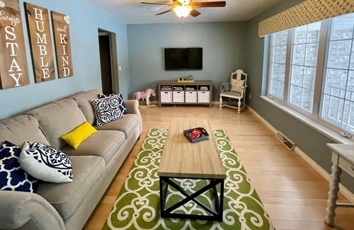 Suamico House | Tranquil Woods on Pine Lane