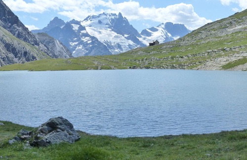 Villar-d'Arene Apartment | Tranquility and authenticity at the foot of the Ecrins