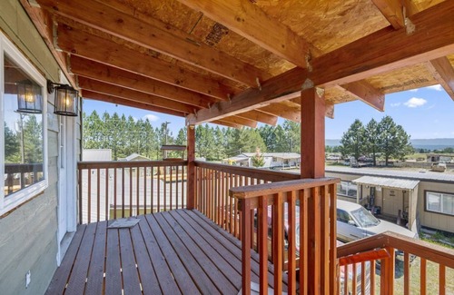 Cascade Condo | Tranquility Awaits at Birch Glen Lodge with a Cozy Balcony