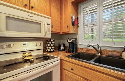 Beech Mountain Condo | Tranquility Beech: 2BR Condo Steps from the Slopes-Parking Lot Level: No Stairs