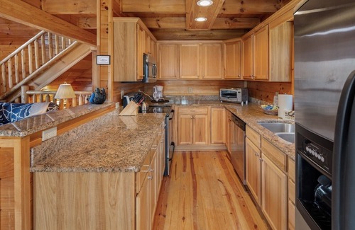 Stonecrest Cabin | Tranquility - Brand new hot tub, 3bd/3ba, pool table, river access, community lake