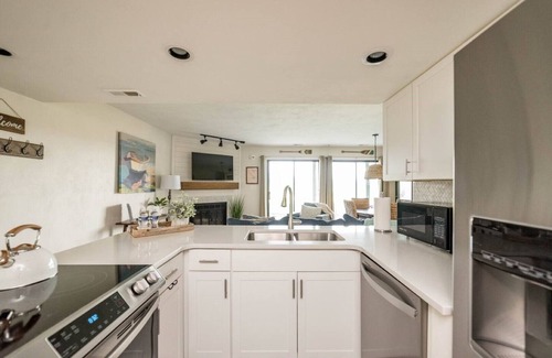 North Shore Condo | Tranquility Cove at Smith Mountain Lake —Your Home Away From Home!