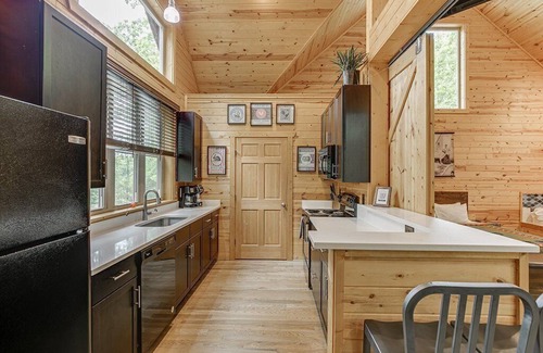 Cleveland Cabin | Tranquility One- 2 Level Luxury Spa Cabin w/Infrared Sauna, Jacuzzi, Pool Table