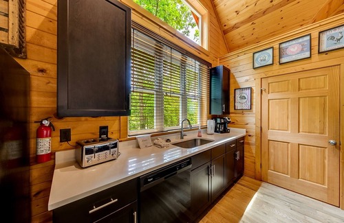 Cleveland House | Tranquility – Serene Cabin for Couples & Small Groups