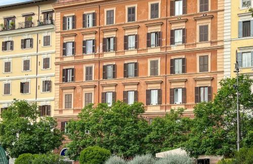 Quartiere XXIV Don Bosco Apartment | Trastevere Travertino Suite